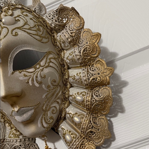 Signed Elegant Venetian Mask - Picture 5 of 6
